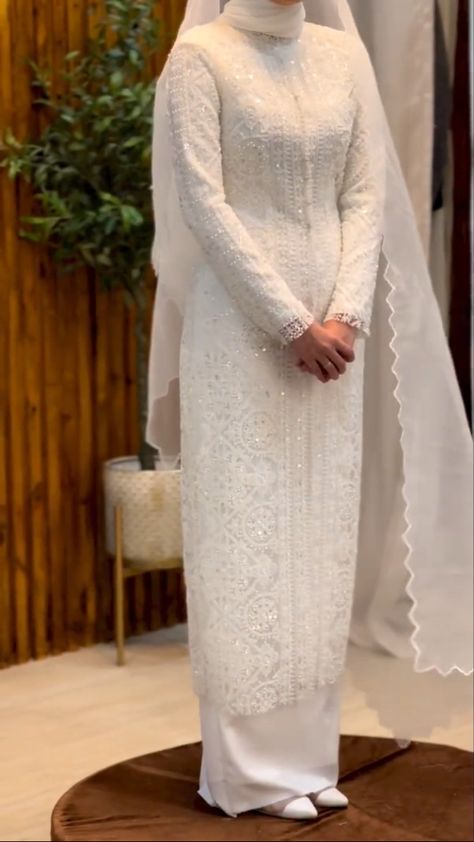 Dress Pengantin, Wedding Hijab Styles, Nikah Outfit, Kebaya Modern Dress, Modest Bride, Muslimah Wedding Dress, Nikah Dress, Muslimah Wedding, Bride Dress Simple