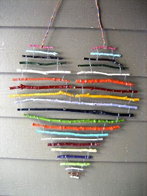 Collect sticks or twigs, paint them, and hang in a heart shape for Valentine's Day Høstaktiviteter For Barn, Takken Decor, Stick Art, Diy Bricolage, Branch Decor, Fall Crafts For Kids, Painted Sticks, Camping Crafts, Nature Crafts