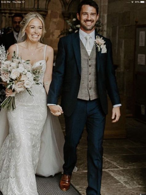 English Wedding Groom Suit, Mens Winter Wedding Suits Groom Style, Groom Style Winter, Men’s Suits Wedding Groom, British Groom Suit, English Groom Suit, Winter Wedding Tuxedo Groom Attire, Two Tone Wedding Suit, Wedding Suits Groom Tweed