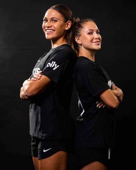 Media Day Poses Soccer Duo, Soccer Photo Poses, Soccer Media Day Poses Duo, Rugby Photoshoot, Soccer Poses For Pictures, Soccer Media Day Poses, Soccer Media Day, Gs Store, Soccer Photoshoot