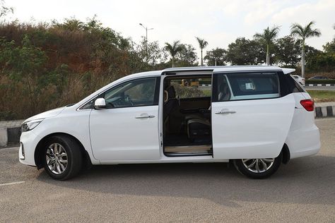 Kia Carnival Review: An Expensive Affair Kia Suv, Kia Carnival, Cars Collection, Diesel Cars, Cabin Design, Expensive Cars, Apple Car Play, Car Collection, Sliding Doors