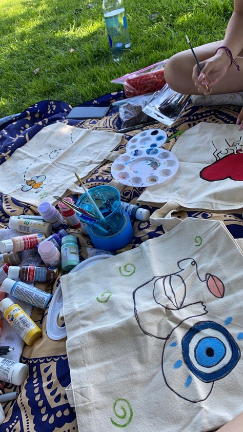 Chill Birthday Party Ideas, Chill Birthday Ideas, Planes Aesthetic, Picnic Painting, Party Themed Ideas, Acrylic Paint On Fabric, Couple Dates, Painting Date, Paint On Fabric