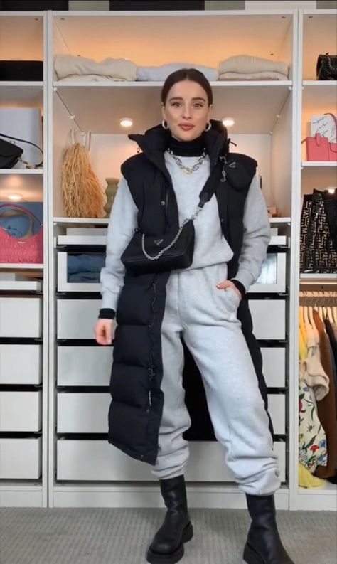 Long Bubble Vest Outfit, Long Vest Jacket Outfit, Long Puffer Vest Outfit Fall, Long Black Puffy Vest Outfit, Puffer Vest Dress, Long Sleeveless Jacket Outfit, Long Body Warmer Outfit, Puffer Long Vest Outfit, Long Sleeveless Puffer Jacket Outfit