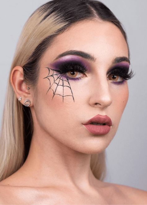 Witch Make Up Pretty, Halloween Trucco, Cookie Highlighter, Witch Face Paint, Maquillage Halloween Simple, Beautiful Halloween Makeup, Halloween Makeup Witch, Mom Halloween Costumes, Halloween Makeup Sugar Skull