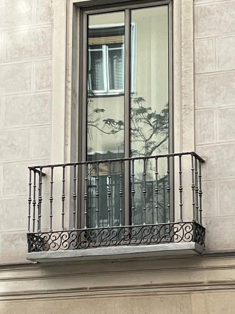 Classic Railing Balcony, French Windows Exterior, Juliet Balcony Ideas, European Balcony, Grill Window, Front Window Design, Garden Ideas Driveway, Grill Designs, Iron Balcony Railing