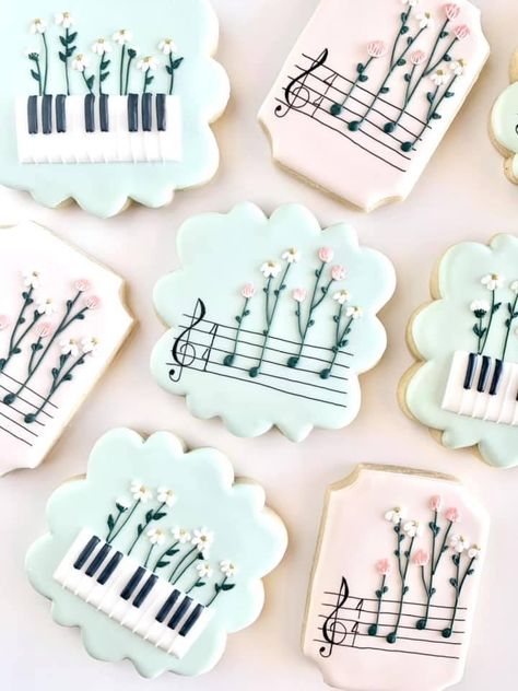 Cercei Din Lut Polimeric, Biscuit Decoration, Music Cakes, Music Cookies, Cookies Theme, Piano Recital, Iced Sugar Cookies, Cookie Business, Graduation Cookies