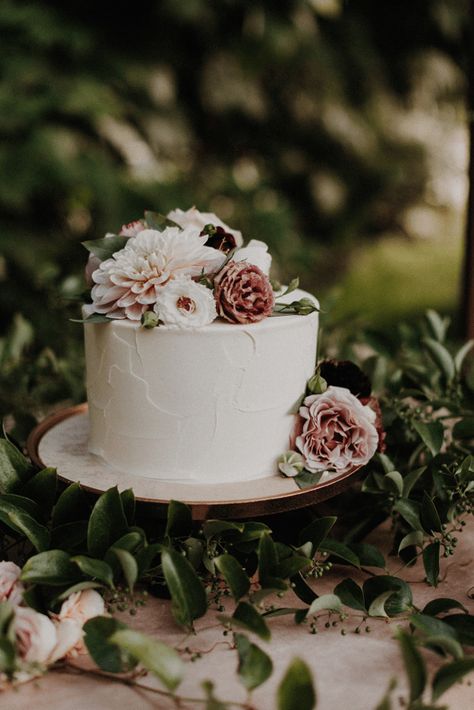 6 Inch Wedding Cake Rustic, Boho Wedding Cake 1 Tier, Simple Cottagecore Wedding Cake, One Tier Wedding Cake With Flowers, Wedding Cake One Layer, Small Simple Wedding Cake, One Layer Wedding Cake, Wedding Cake Single Tier, Single Layer Wedding Cake