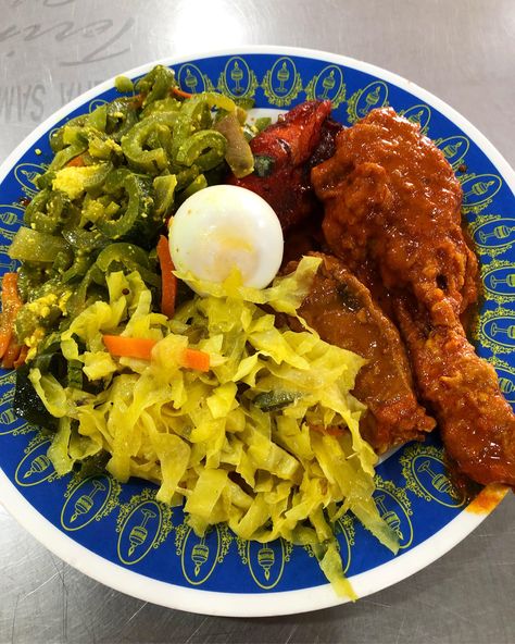 [i ate] Malaysian Nasi kandar Nasi Kandar Aesthetic, Nasi Kandar, Food Images, Diy Crafts For Gifts, The Hub, Meal Ideas, Street Food, Food And Drink, Drinks