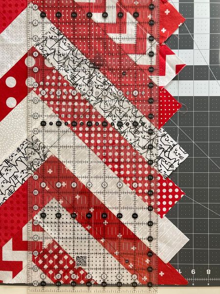 Quilted Placemat Patterns, Valentine Table Runner, Christmas Table Runner Pattern, Braid Quilt, Spool Quilt, Quilted Table Runners Christmas, Christmas Quilting Projects, Table Runner Tutorial, Table Topper Patterns