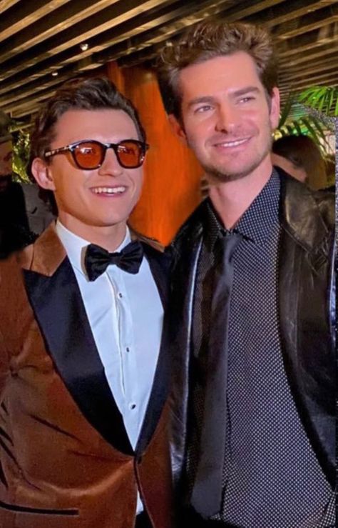 Tom Holland And Andrew Garfield, Tom Holland Andrew Garfield, Spiderman Man, Tom Peters, Peter 3, Tom Holland Peter Parker, Jenner Family, Tom Y, Mcu Dr