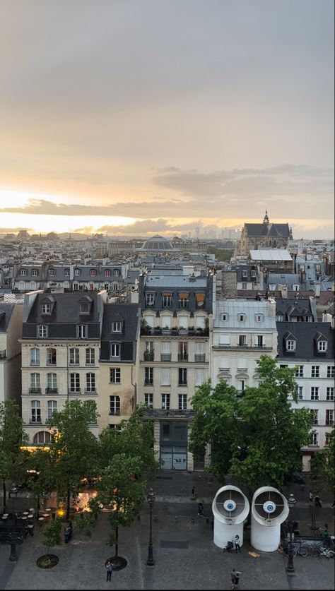 paris aesthetic, beaubourg, parisian architecture, storm aesthetic, paris skyline, le marais Hec Paris, Rainy Day In Paris, Storm Aesthetic, Mabel Chee, Paris Rooftops, Parisian Architecture, Marais Paris, Aesthetic Paris, Day In Paris