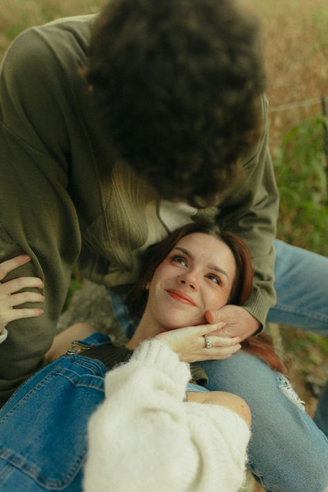 Celebrate love and the season 🌿📸 | This dreamy autumn couples session highlights tender moments and timeless memories. #CouplesPhotoshoot #EngagementPhotography #LifestylePhotography #FallPhotoshoot #FallPhotos #AutumnInspiration #CozyFallVibes #GoldenHourMagic #EngagementPhotoIdeas #WeddingPhotographyInspo #FallWeddingIdeas Cozy Couple Photoshoot, Duo Photoshoot, Photo Shoot Couple, Cozy Couple, Tender Moments, Fall Photoshoot, Celebrate Love, Couples Session, Couple Photography Poses