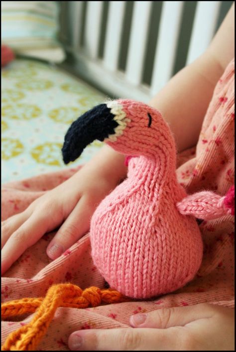 #Knitting - #flamingo. free pattern Animal Knitting Patterns, Knitted Animals, Knitted Wit, Yarn Projects, Knitted Dolls, Knitting For Kids, Pink Flamingo, Knit Or Crochet, Yarn Art