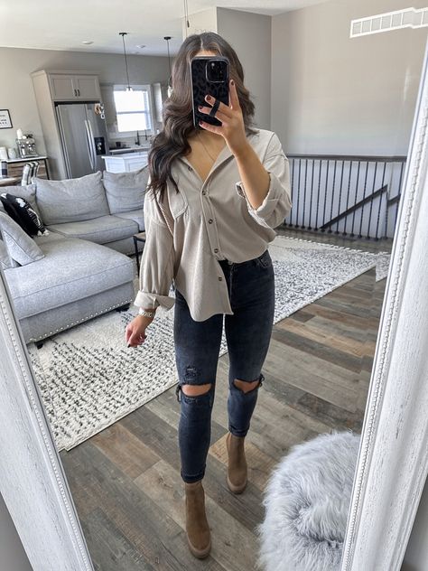 White Booties Outfit, Booties Outfit Fall, Shacket Outfit, Chelsea Boots Outfit, Ripped Jeans Outfit, Shower Outfits, Boots Beige, Booties Outfit, Tiktok Outfits