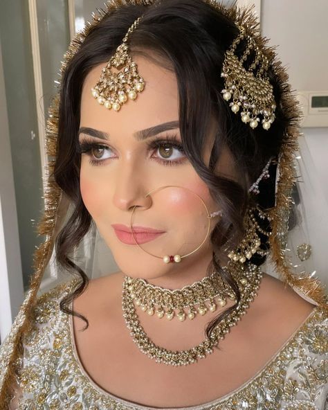 Naz on Instagram: “Hina 🤍 bridal makeup for this beautiful doll masha Allah Beautiful hair by the one and only queen @shamalahhairstylist 🤍” Nikkah Bridal Makeup, Simple Nikkah Makeup, Nikkah Bridal Hairstyles, Nikah Hairstyle, Nikkah Bride Makeup, Nikah Hairstyles, Nikah Makeup Look, Nikkah Hairstyles Brides, Nikkah Makeup Looks