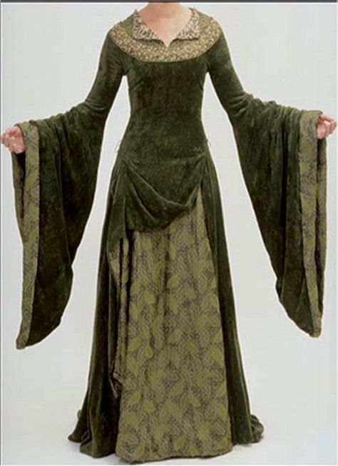 Green Velvet Gown, Lotr Costume, Concerning Hobbits, Medieval Gown, Medieval Dresses, Fest Outfits, Green Velvet Dress, Green Gown, Medieval Costume