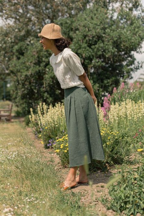 Green Long Skirt Outfit, Green Skirt Outfit, Linen Skirt Outfit, Garden Outfit, Long Linen Skirt, Long Flowy Skirt, Cottagecore Outfits, Quoi Porter, Look Retro