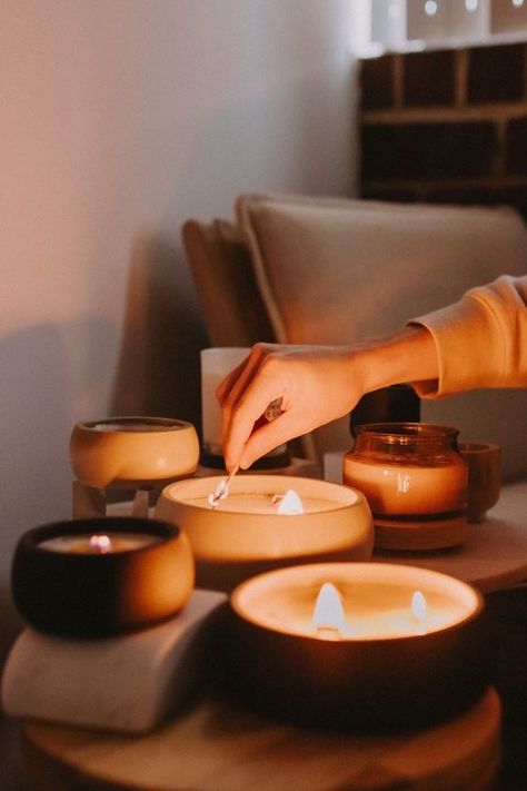 Cozy Candle Light Aesthetic, Candle In Bedroom, Cozy Astetic, Autumnal Interiors, Cozy Candle Aesthetic, Cozy Moodboard, Warm Cozy Aesthetic, Hygge Party, Warm Candles