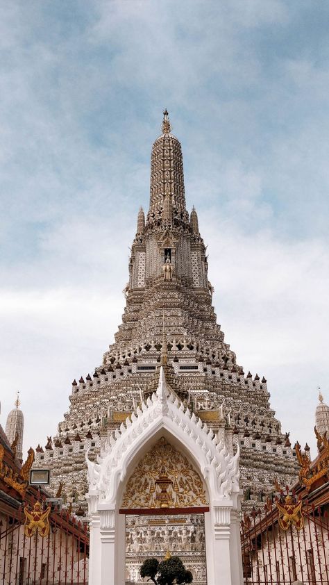 Wat Arun Bangkok, Bangkok Photos, Thai Architecture, Things To Do In Bangkok, Beautiful Thailand, Thai Temple, Wat Arun, Buddhist Temples, Snapchat Video