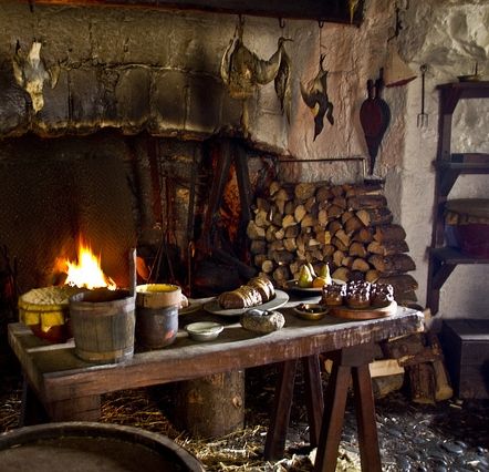 Kitchen Witchery:  A #Witch's #kitchen. Medieval Cottage, Medieval Aesthetic, Witch Cottage, Kitchen Witchery, Casa Country, Medieval Houses, Medieval Life, Witch House, The Fireplace