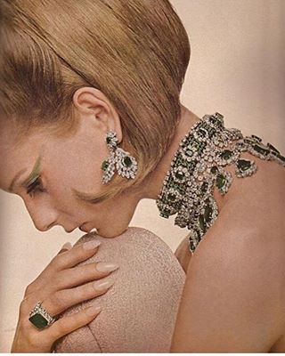 Van Cleef & Arpels Alhambra is 50 Years Young | The Adventurine 70s Accessories Jewelry, 70s Accessories, Jewellery Advertising, 60s Jewelry, Patti Hansen, 70s Jewelry, Glitter Jewelry, 1960s Jewelry, Lauren Hutton