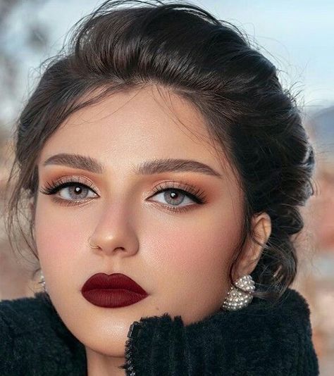 Bridal Makeup Red Lips, Red Lips Makeup Look, Makeup Pengantin, Red Lip Makeup, Natural Wedding Makeup, Bridal Makeup Looks, Elegant Makeup, Glamour Makeup, Makeup Makeover