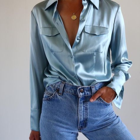 SOLD Vintage ice blue liquid silk blouse with front pockets, best fits xs-s. DM or comment for details. $42 + shipping. Satin Bluse, Moda Vintage, Mode Inspo, Looks Style, Mode Inspiration, Looks Vintage, Blue Shirt, Look Cool, Kendall Jenner