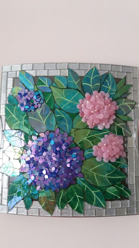 Hydrangea Mosaic, Stained Glass Mosaic Patterns, Landscape Mosaic, Mosaic Tiles Crafts, Mosaic Art Diy, Mosaic Pots, Mosaic Flower Pots, Mosaic Garden Art, Floral Mosaic