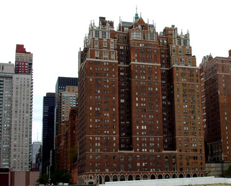 New York Movies, New York Movie, New York City Buildings, Apartment Floor Plan, New York City Apartment, Film Locations, Great Architecture, Apartment Buildings, Apartment Rental