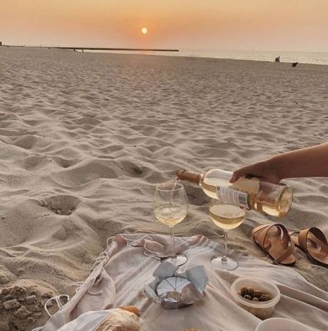 Photo Summer Aesthetic Spotify Cover, Aesthetic Spotify Cover, Wedding Invatations, Aesthetic Spotify, Wedding Wine, Beach Pics, Beach Aesthetic, Summer Aesthetic, Luxury Brand