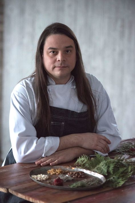 Chef Sean Sherman of The Sioux Chef on Indigenous Food Systems | FoodPrint Sioux Chef Recipes, Sean Sherman Recipes, Native Recipes, Indigenous Food, Food Sovereignty, Peasant Food, Native American Food, American Diet, Food Medicine