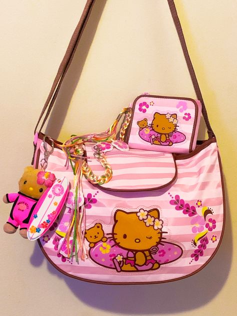 Hello kitty hawaii tan y2k pink Sanrio kuromi wallet purse coconut girl Summer Sanrio, Hawaii Hello Kitty, Japan Ghibli, Coconut Hawaii, Ghibli Store, Art Aquarium, Hello Kitty Y2k, Hawaii Hibiscus, Sanrio Bag