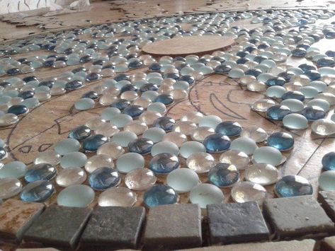 Mosaic Patio Floor Diy, Mosiac Floor, Household Crafts, Homestead Decor, Patio Floor, Pebble Floor, Background Tile, Mosaic Vase, Diy Mosaic