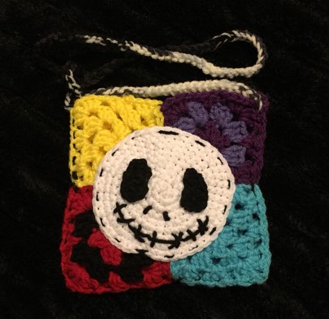 Crochet jack skellington and Sally dress granny square purse #crochet #crochetgrannysquare #crochetnightmarebeforechristmas #crochetjackskellington #crochetsallydress #crochetgrannysquarepurse #crochetpurse #nightmarebeforechristmas #purse Jack Skellington Granny Square, Jack And Sally Crochet, Crochet Jack Skellington, Jack Skellington Crochet, Nightmare Before Christmas Crochet, Disney Tapestry, Crochet Spooky, Granny Square Purse, Crochet Skull Patterns