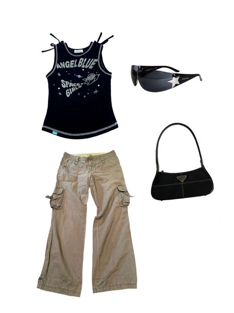 Y2k Grunge Cargo Pants Outfit, Green Cargo Capris Outfits, Star Sunglasses Outfit, Cargo Capris Outfit Y2k, Cargo Shorts Outfits Women Y2k, Capri Cargo Pants Outfit, Outfits With Cargo Shorts, Cargo Capris Outfit, Short Cargo Pants Outfit