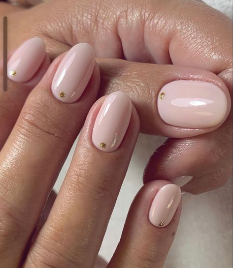 Dot Nails, Classy Nail Designs, Nude Nail Designs, Subtle Nails, Simple Gel Nails, Round Nails, Neutral Nails, New Year's Nails, Elegant Nails