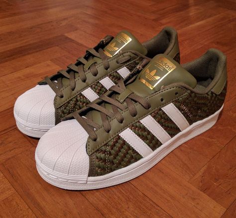 Shelltoe Adidas, Adidas Superstar Camo, Adidas Superstar Supercolor, Adidas Superstars, Adidas Shoes Superstar, Adidas Shoes Mens, All Nike Shoes, Adidas Vintage, Hype Shoes