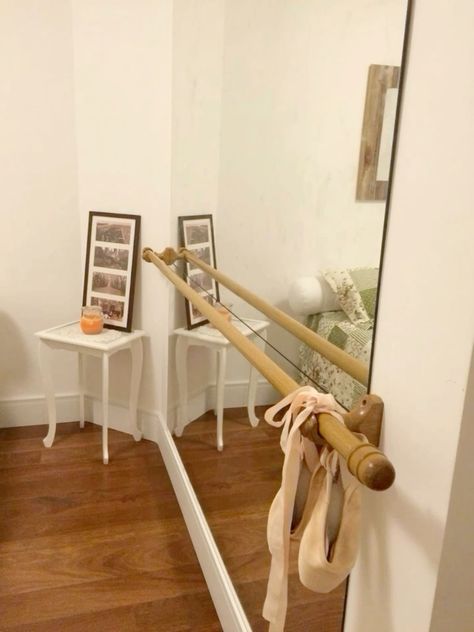 Ballet Barre Home, Dance Studio In Bedroom, Balletcore Aesthetic Room, Ballet Home Studio, Dance Themed Bedroom Ideas, Ballet Room In House, Bedroom Dance Studio, Dancer Room Ideas Bedrooms, Ballet Barre In Bedroom