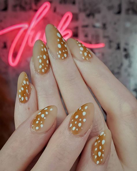 (っ◔◡◔)っ Chow Moji on Instagram: “🦌 Soft Touch 🍃 @kokoistusa Gels @cutenailstudio 🌈🏩🦄✌🏼💖🤗 #atx #cute #nailstudio #handpainted #nailart #fawn #matte #abstractart #soft…” Doe Nails, Fawn Nails, Deer Nail Art, Deer Nails, Cosplay Inspo, Fawn Design, Fall Nail Colors, Nail Studio, Nail Trends