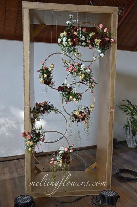 Dekoratívne Vence, Photobooth Ideas, Rustic Wedding Decorations, Diy Photo Booth, Wedding Photo Booth, Kraf Diy, Deco Floral, Wedding Table Centerpieces, Wedding Cake Designs