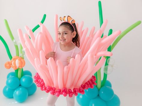 DIY Sea Anemone Balloon Costume — The Creative Heart Studio Anemone Costume, Donut Halloween Costume, Balloon Costume, Under The Sea Costumes, Sea Creature Costume, Costume Ideas For Halloween, Sea Costume, Easy Diy Halloween Costumes, Fish Costume