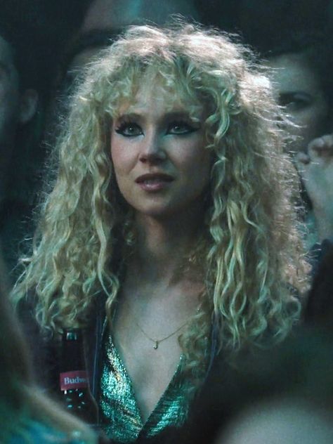 Juno Temple                                                                                                                                                                                 Plus Juno Temple, Sharon Tate, Shag Hairstyles, Wild Hair, Dream Girl, Dream Hair, Curly Girl, Juno, Other People