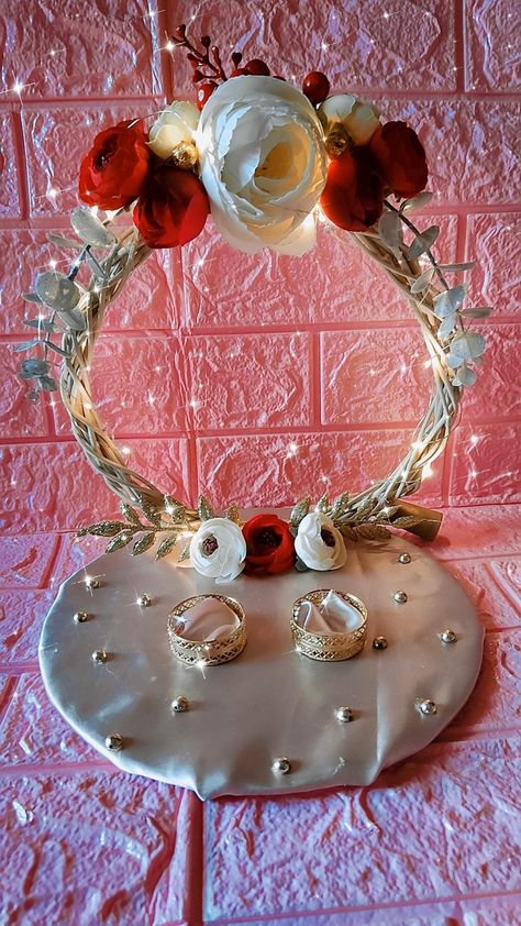 Engagement Ring Stand, Nikah Frame, Diy Engagement Ring, Diy Engagement Decorations, Ring Box Wedding Diy, Wooden Decoration Ideas, Haldi Decoration, Choco Lava, Engagement Ring Platter