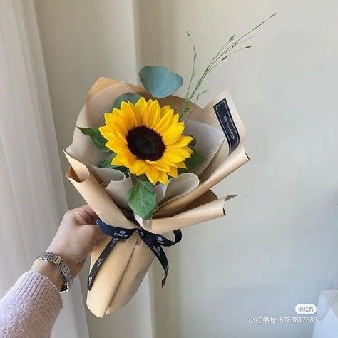 Money Bouquet, Flower Bouquet Diy, Boquette Flowers, Birthday Planning, Flower Packaging, Diy Bouquet, Single Flower, Flower Shop, Flowers Bouquet