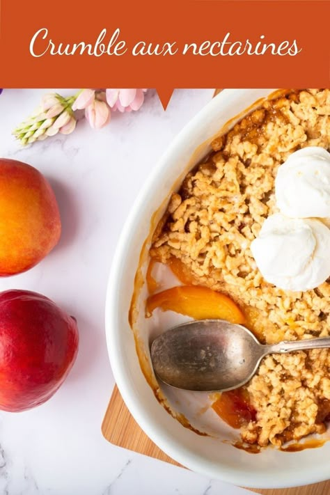 Simple, mais succulent, le crumble aux nectarines met en valeur ce joli fruit d’été ! Nectarine Crumble, Desserts Faciles, Nectarine, I Love Food, Easy Desserts, Love Food, Succulent, Cereal, Oatmeal