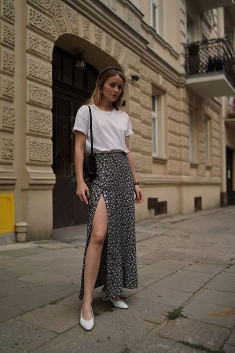 What To Wear In Paris | A Parisian Outfit Guide For Each Season Parisian Outfit, Parisian Outfits, Long Skirt Outfits, Paris Outfits, Looks Street Style, A Skirt, Inspired Outfits, Print Skirt, Looks Style