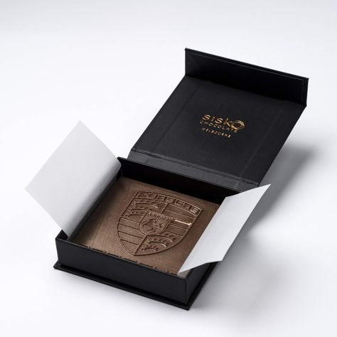 Box Chocolate, Luxury Chocolate Cake, Luxurious Chocolate, Luxury Dessert Packaging, Chocolate Box Design, Elegant Chocolate Packaging, Luxury Chocolate Packaging, Chocolate Packaging Design Luxury, Luxury Chocolate Box Design