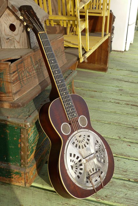 regal 37 resonator Resonator Guitar, Bluegrass Music, Guitar Shop, Vintage Guitars, Music Love, Country Music, Good Music, Laminate, Music Instruments