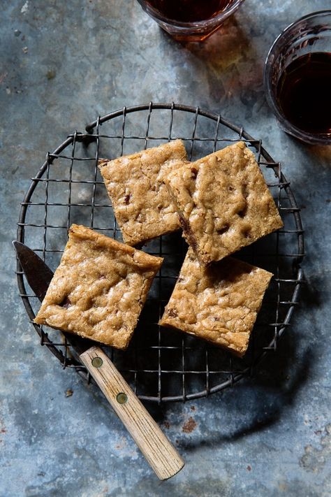 Coffee Blondies Decadent Cheesecake, Recipe Cheesecake, Coffee Desserts, Heath Bars, Book Coffee, Fitness Humor, Cheesecake Dessert, Recipe Baking, Cookies Bars