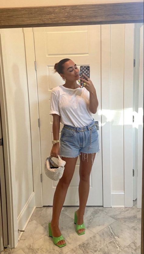 Julia Havens Outfits, White Mules Outfit, Julia Havens, Summer Dinner Outfit, Mules Outfit, Bottega Bag, Hot Summer Outfits, Dinner Outfit, High Fashion Outfits